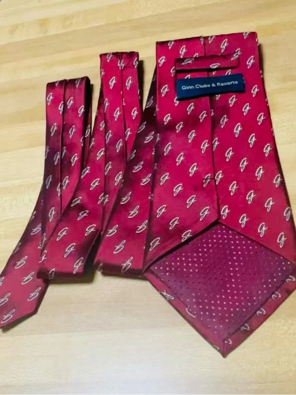 #3085**”58”Ginn Club & Resorts Men's Red Patterned Silk Tie